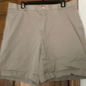 Men’s Southern Tide khaki shorts